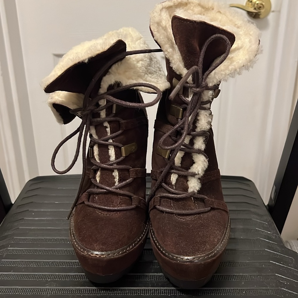 COACH Sydney Shearling Lined Brown Suede Laced Boots Heels size 8.5 M